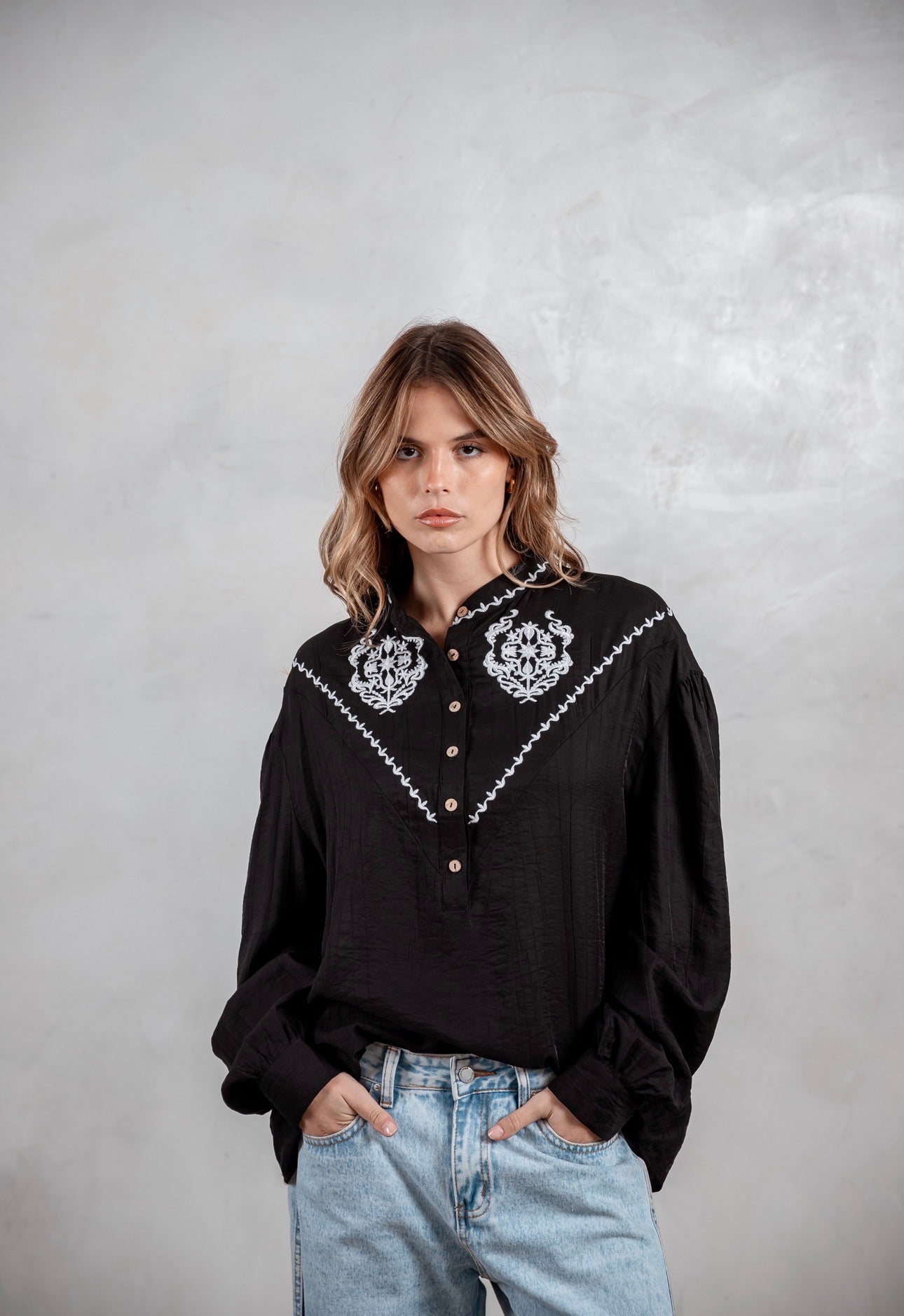 Camisa Ágatha negra