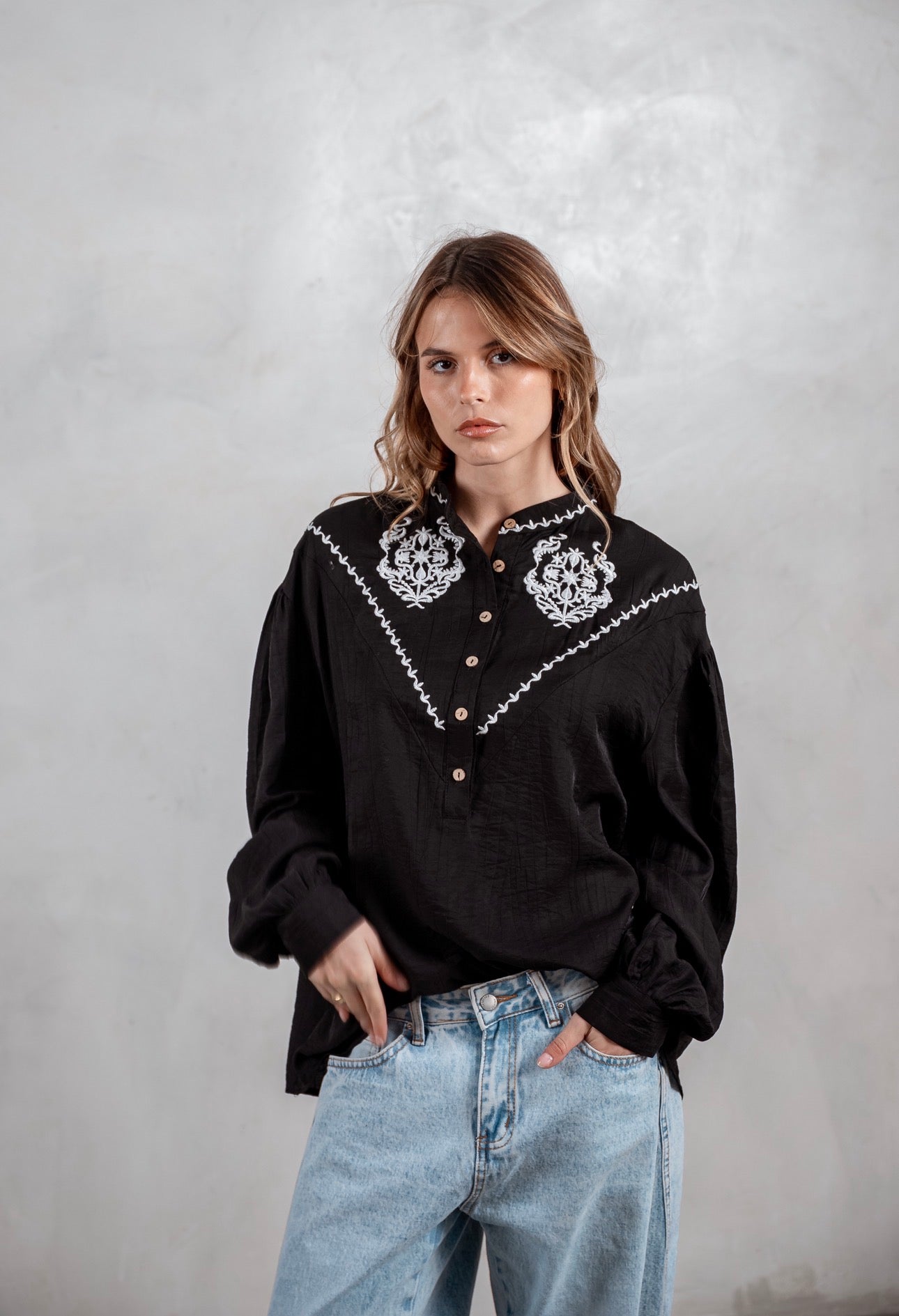 Camisa Ágatha negra