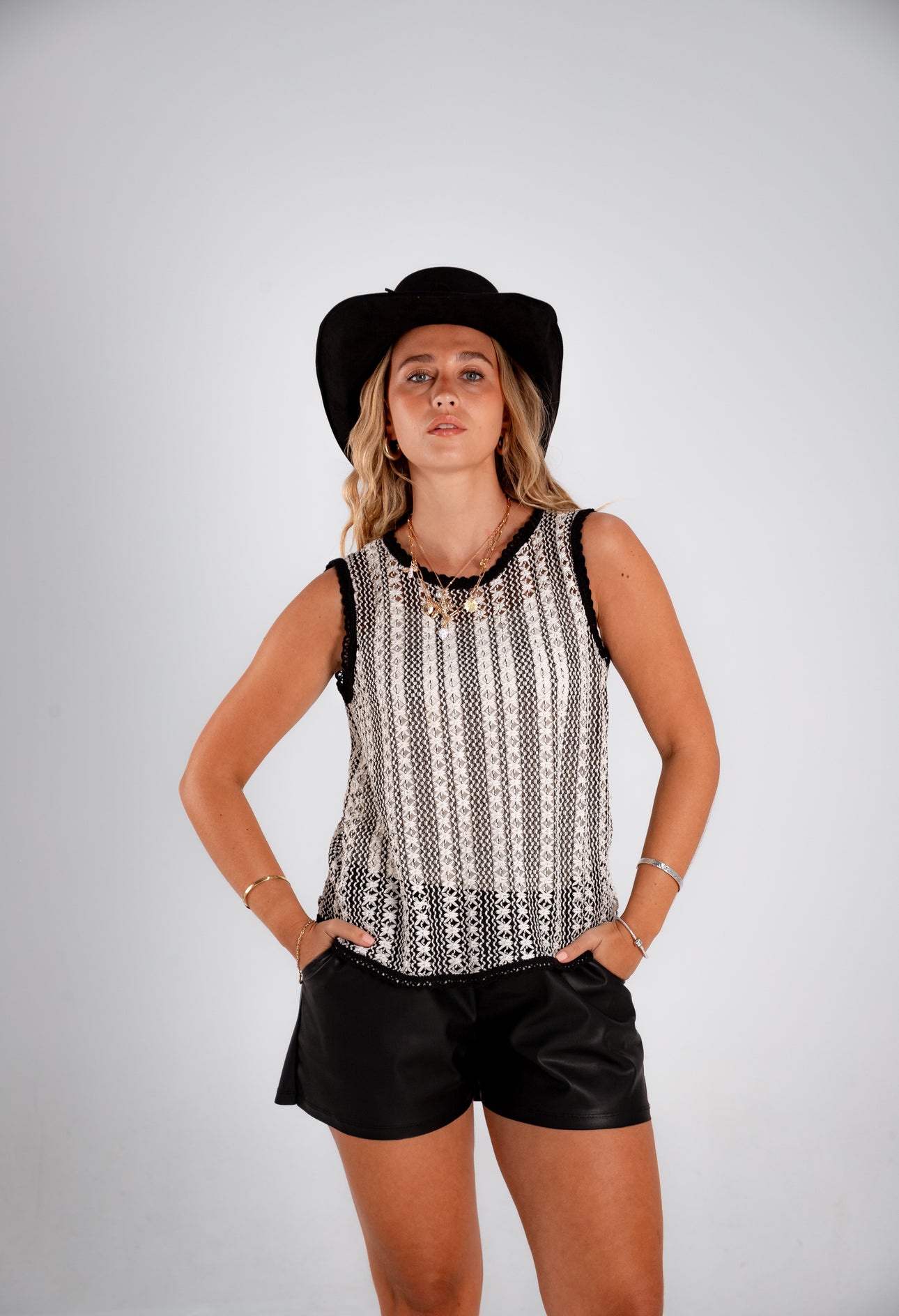 Blusa Gabrielle negro con blanco