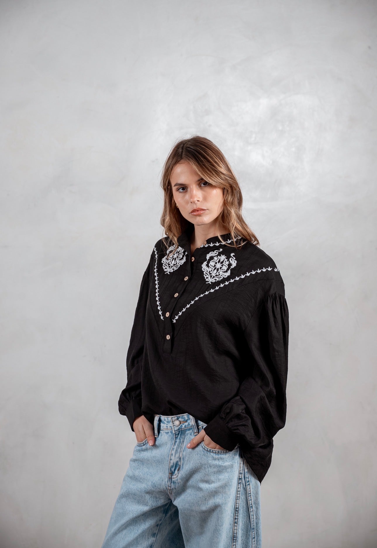 Camisa Ágatha negra