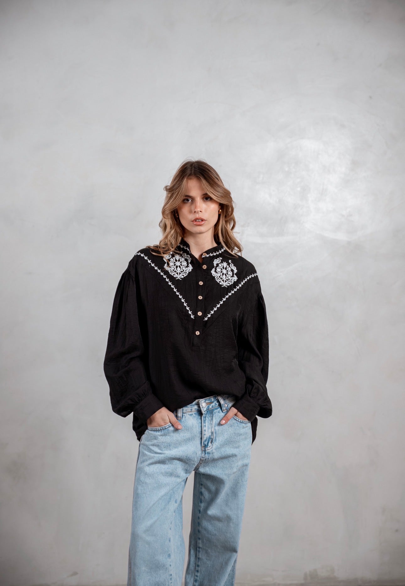 Camisa Ágatha negra