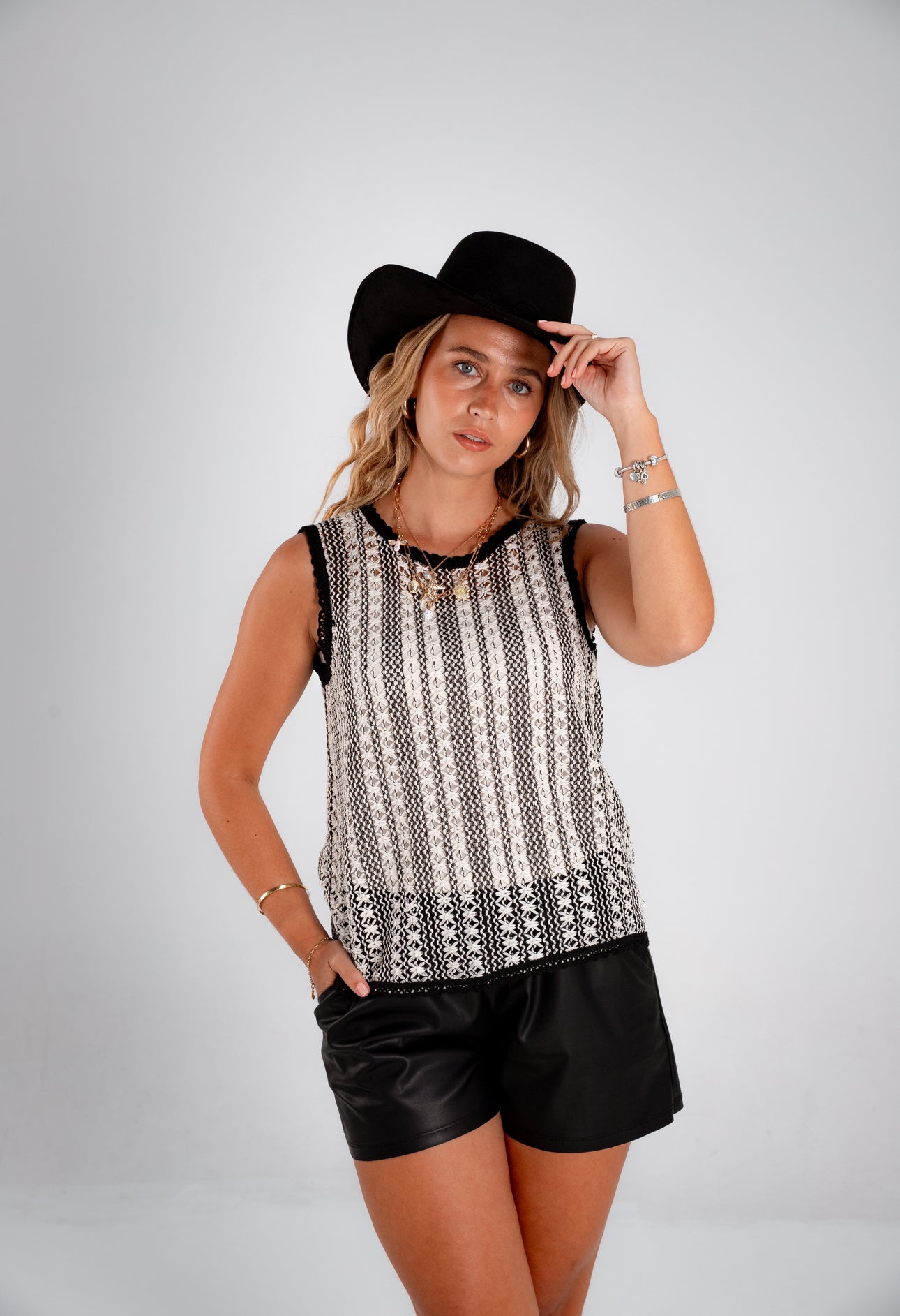 Blusa Gabrielle negro con blanco